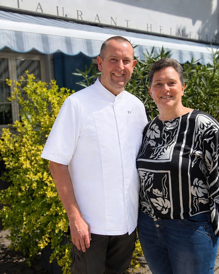 Simone und Emmanuel Friedmann vor dem Restaurant Heimelig